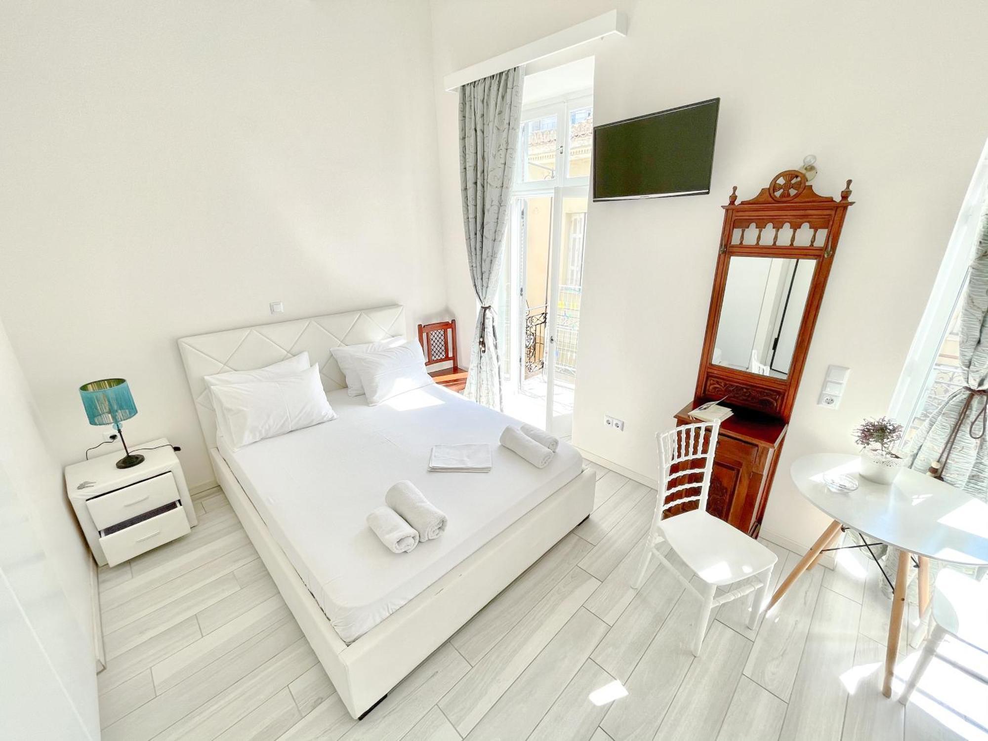Xenias Rooms Apartments Koróni Eksteriør billede
