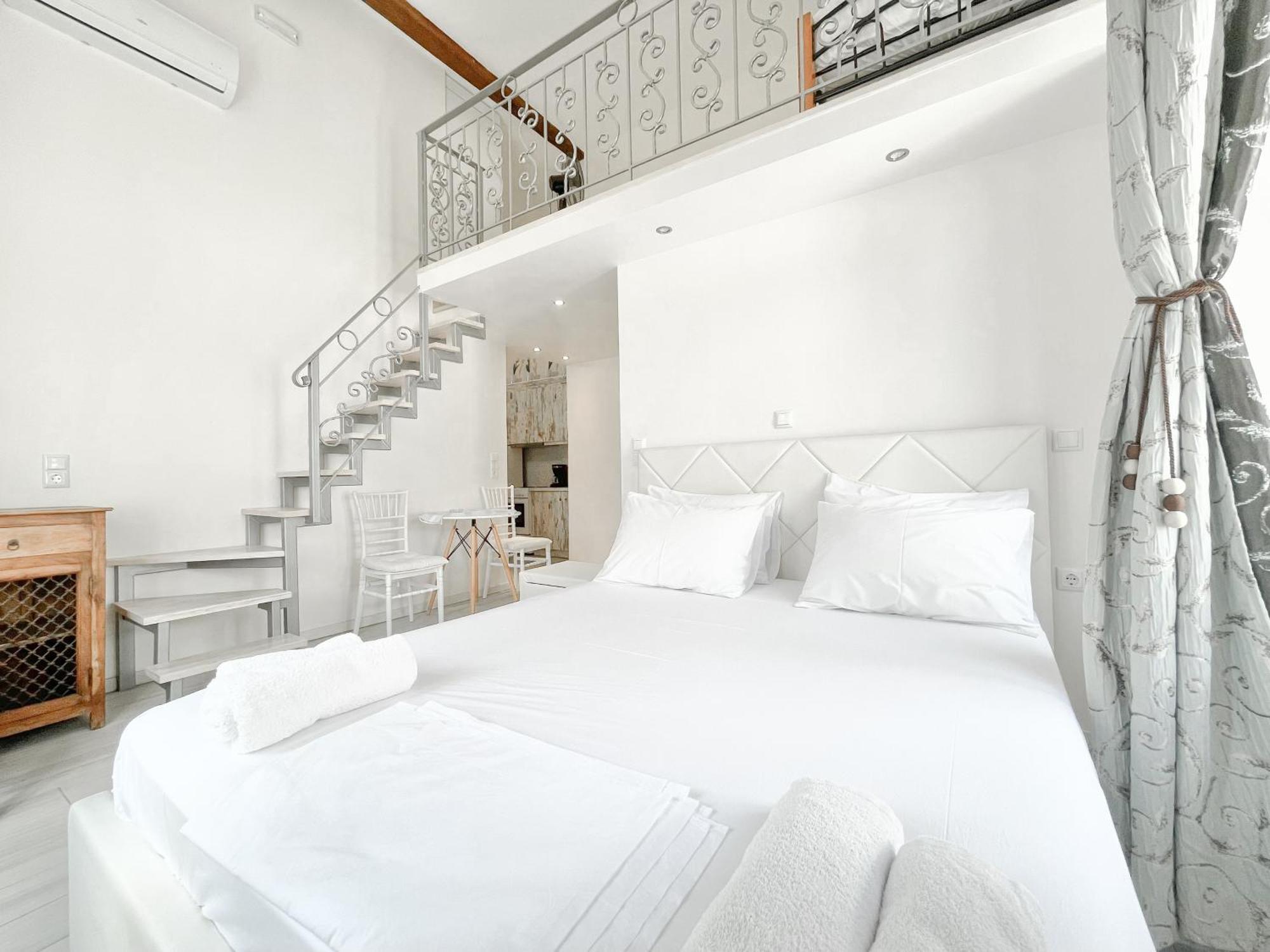 Xenias Rooms Apartments Koróni Eksteriør billede